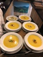 Jídlo v hotelu nebo okolí