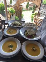 Jídlo v hotelu nebo okolí