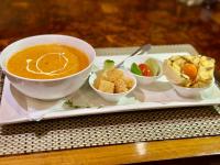 Jídlo v hotelu nebo okolí