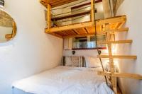 Posteľ alebo postele v izbe v ubytovaní Historical Wine Apartment