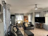 TV a/nebo společenská místnost v ubytování Villa Kristin, Coral Bay