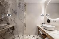 Grand Hotel Union Eurostarsにあるバスルーム