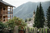 A general mountain view or a mountain view taken from az apartmanhoteleket