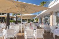 Restauracja lub miejsce do jedzenia w obiekcie Garden Saladina - Adults Only