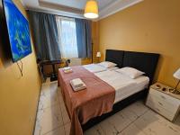 Posteľ alebo postele v izbe v ubytovaní Royal Apartments & Rooms