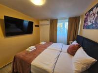 Posteľ alebo postele v izbe v ubytovaní Royal Apartments & Rooms
