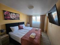 Posteľ alebo postele v izbe v ubytovaní Royal Apartments & Rooms