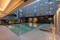 Bazén v ubytování Pranakorn Heritage Hotel nebo v jeho okolí