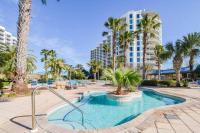 Der Swimmingpool an oder in der Nähe von Marvelous 9th Floor Condo Gulf, Pool &amp; Sunset View