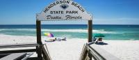 ein Schild für einen State Park am Strand in der Unterkunft Marvelous 9th Floor Condo Gulf, Pool &amp; Sunset View in Destin
