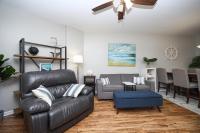 Ein Sitzbereich in der Unterkunft Marvelous 9th Floor Condo Gulf, Pool &amp; Sunset View