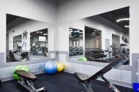 Das Fitnesscenter und&#47;oder die Fitnesseinrichtungen in der Unterkunft Marvelous 9th Floor Condo Gulf, Pool &amp; Sunset View