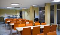 A restaurant or other place to eat at Albergue Inturjoven Granada