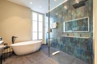 Hôtel Apollinaire Niceにあるバスルーム