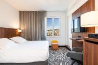 Hôtel Apollinaire Niceにあるベッド