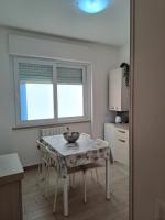 Kuchyňa alebo kuchynka v ubytovaní "VACANZA A CASA" - Gallicano & Gallicano2