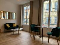 A seating area at Studio N&deg;2 Plein coeur de Rouen