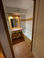 Posteľ alebo postele v izbe v ubytovaní Appartement Orelle 3 Vallées - Spa & Piscine - Apt 112