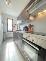 Kuchyňa alebo kuchynka v ubytovaní 4PA109 Appartement F2 résidence avec piscine parking et cours de tennis