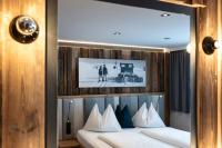 Łóżko lub łóżka w pokoju w obiekcie Austria Alpinhotel Ski IN Ski OUT an der Edelweissbahn