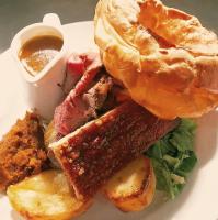 Jídlo v hotelu nebo okolí