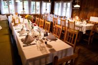 Reštaurácia alebo iné gastronomické zariadenie v ubytovaní Wirtshaus Jagawirt