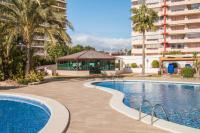 Bazén v ubytování Apartamento Coral Beach - PlusHolidays nebo v jeho okolí