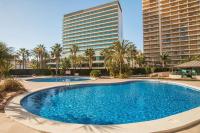 Bazén v ubytování Apartamento Coral Beach - PlusHolidays nebo v jeho okolí