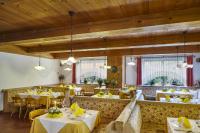Restauracja lub miejsce do jedzenia w obiekcie Hotel Obermoosburg