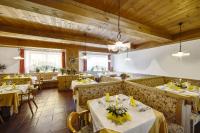 Restauracja lub miejsce do jedzenia w obiekcie Hotel Obermoosburg