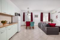 Kuchyňa alebo kuchynka v ubytovaní Apartments and rooms with parking space Kraljevica - 17589