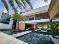 Bazén v ubytování Beachfront Villa 4 Bedrooms Sanctuary Ho Tram Resort nebo v jeho okolí