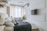 Gold Premium 2-bedroom Suite 100m from Central Station, modern&high standardにあるテレビまたはエンターテインメントセンター