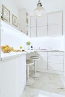 Gold Premium 2-bedroom Suite 100m from Central Station, modern&high standardにあるキッチンまたは簡易キッチン