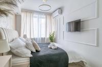 Gold Premium 2-bedroom Suite 100m from Central Station, modern&high standardにあるテレビまたはエンターテインメントセンター