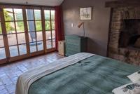 Ein Bett oder Betten in einem Zimmer der Unterkunft Large Gte With Pool In Peaceful Burgundy