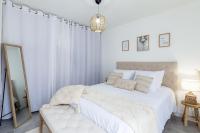 a white bedroom with a bed and a mirror at Grand &amp; Lumineux T2 au Coeur de Monplaisir • Métro à 2’ • Parking Privé in Lyon
