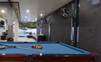 Ein Billardtisch in der Unterkunft Miami Getaway Heated Pool Villa with Mini Golf &amp; BBQ