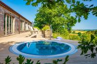 Bazén v ubytování Burrator Cottage nebo v jeho okolí