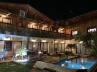 La Cabane D'Ambroiseの敷地内または近くにあるプール