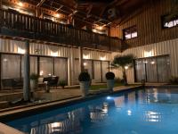 La Cabane D'Ambroiseの敷地内または近くにあるプール