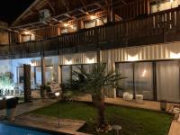 La Cabane D'Ambroiseの敷地内または近くにあるプール