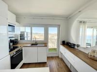 Kuchyňa alebo kuchynka v ubytovaní Frejus Plage - T2 -Vue mer féérique