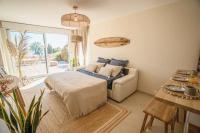 Część wypoczynkowa w obiekcie Logement vue mer splendide - situé à 50 mètres du bord de mer et 2 minutes des plages - Bandolina