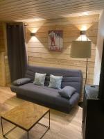 Ein Sitzbereich in der Unterkunft Maison Boutxy Le Clos des Ours