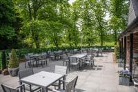 Ein Garten an der Unterkunft Delta Hotels by Marriott Worsley Park Country Club
