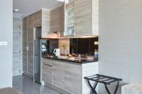 Kuchyň nebo kuchyňský kout v ubytování Adelphi Suites Bangkok