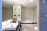 Koupelna v ubytování Adelphi Suites Bangkok