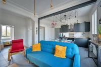 a living room with a blue couch and a red chair at The Rooftop - AC CLIM - Wi-Fi - Parking gratuit dans la rue in Avignon