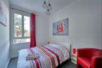 a bedroom with a bed and a red chair at The Rooftop - AC CLIM - Wi-Fi - Parking gratuit dans la rue in Avignon